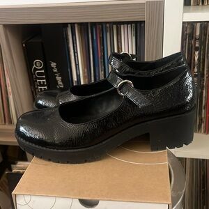 UO Mary Jane Daria size 8 black patent leather